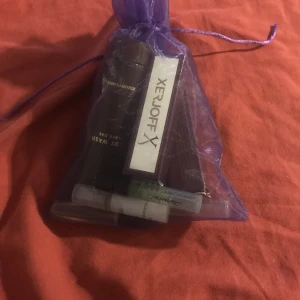 Hemligpåse - Köp en hemligpåse, bilden visar vad en tex kan innehålla, värdet på en påse varierar allt från 250kr-500kr. Påsarna är redan färdig packade och dom flesta innehåller mycket doft, finns dom med smink osv också.