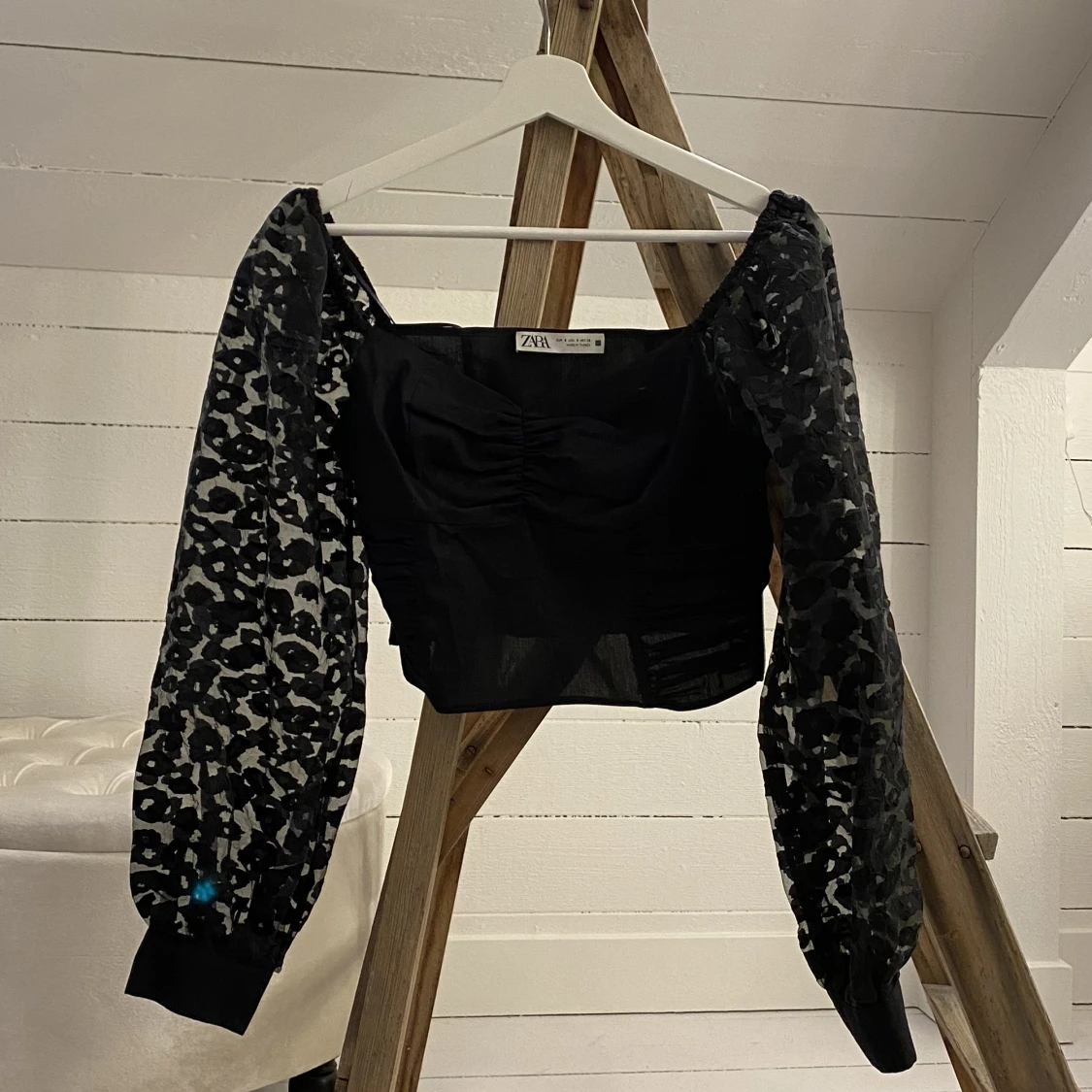 Tröja med puffärmar 🖤