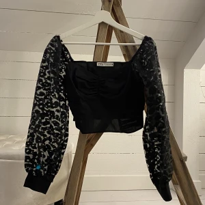 Tröja med puffärmar 🖤 - Tröja från Zara 🖤