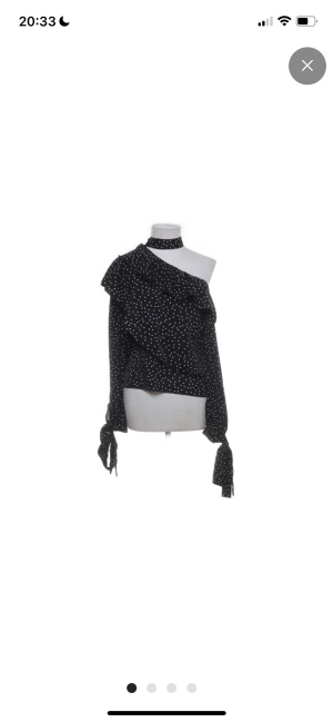 Prickig topp  - Jätte fin prickig festtopp❤️