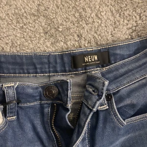 Lågmidjade utsvängda jeans  - Neuw jeans fint skick, kom privat för fler bilder 