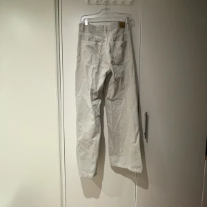 Jeans - gina - Beige/grå jeans från gina, högmidjade, stl 38, aldrig använda