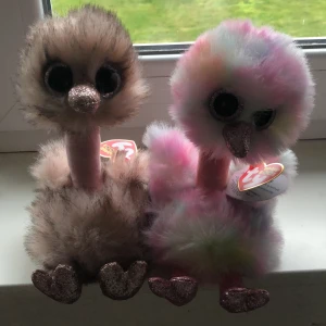Beanie Boos (Henna & Avery) - Ca 1-2 år gamla. Ny-shick fast Henna har ett litet hål i foten.   Orginal pris 70kr Pris Styck 60kr Pris för båda 100kr