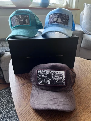 Maggiore kepsar  - Säljer mina tre Maggiore kepsar, knappt använda. 500 kr st, 1300 för alla 3