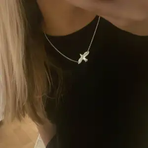 Helt nytt emma israelsson halsband  nypris 1995kr säljer för 800kr