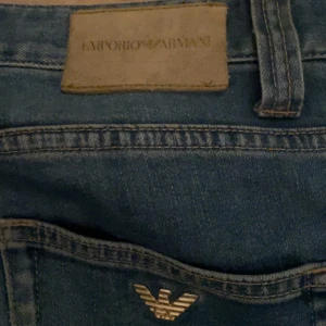 Emporio Armani Jeans - 10/10 skick använt ett par gånger, säljer nu eftersom jag inte har denna stilen längre. Nypris: 1500kr ungefär. Priset kan diskuteras.