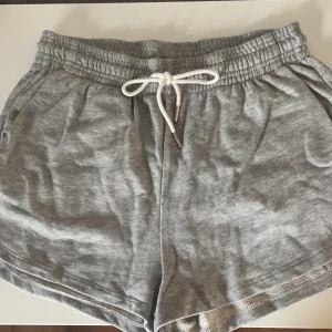 Mjukisshorts - (Tryck inte på köp nu) knappt använda 