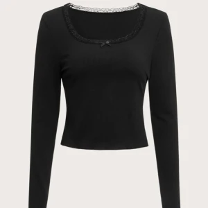 Topp - Jätte fin tröja. Säljer pga ingen användning. Priset kan diskuteras💕