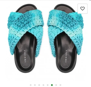 INUIKII  - Helt nya INUIKII tofflor  Va för stora för dottern  Storlek 38 