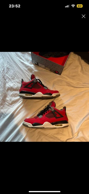 Jordan 4 Toro Bravo - Jordan 4 Toro Bravo Använda Storlek 41 Box finns  