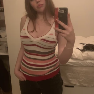 Randig topp  - Randig topp som är tyngre och luftigare material