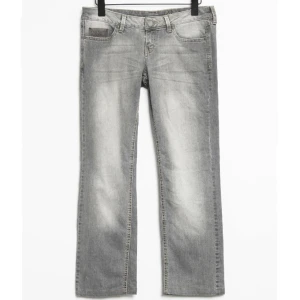 Lågmidjade jeans - Säljer dessa gråa lågmidjade jeans eftersom de tyvärr är för små för mig💕