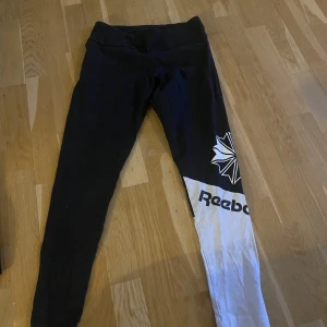 Tight resebok  - Strl M! Inga hål eller fläckar. 