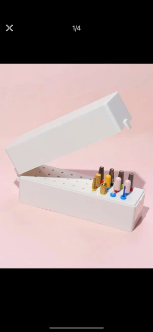 Nails drill bits förvaring  - Helt ny har ej öppnat paketet. Väldigt smart och hygieniskt sätt att förvara sina nail drills bits💖 