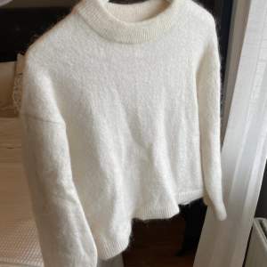 Superfin vitstickad tröja från hm i storlek XS(obs en liten XS!) 🤍