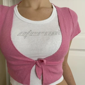 Rosa Croppad topp - Jättesöt rosa knyttopp från bershka💗💗🤍
