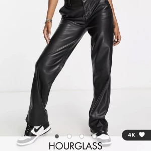 Skinnbyxor - Säljer dessa oanvända Skinnbyxor, köpts för 500 säljer för 300+frakten. För fler bilder på dom skriv privat. 