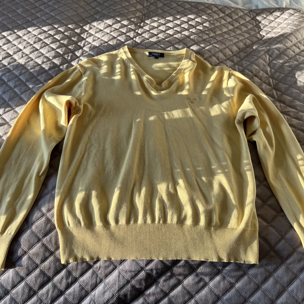 Gant tröja i färgen gul.. Tröjor & Koftor.