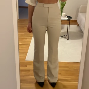 Zara kostymbyxor (helt nya) - Helt nya kostymbyxor från zara i storlek xs med lapparna kvar. 