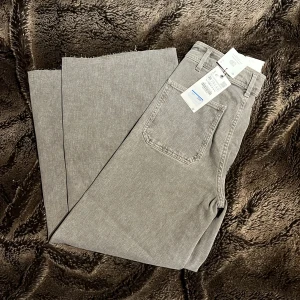 Vida gråa jeans - Nyskick’ prislapp kvar