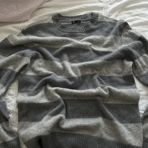 Stickad tröja - Stickad tröja 