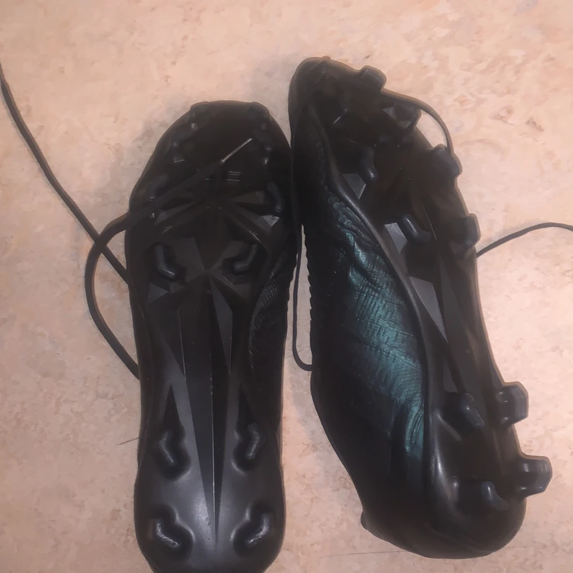 Fotbollsskor storlek 42,5  - 91