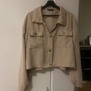 Vår jacka - Vårjacka från SHEIN, Manchester material stl xl men mer som L 