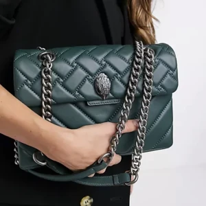 Stor grön Kurt geiger väska - INTRESSEKOLL ❌ Gör nu en intressekoll på min gröna Kurt geiger väska. Inga defekter eller skador. Väskan är i gott skick både på insidan och utsidan. Säljer endast vid bra bud. Skriv pm för egna bilder 