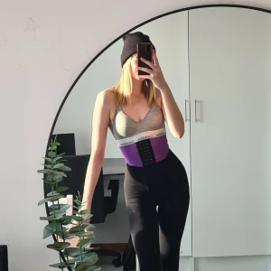 Waist trainer - Perfekt om man vill ha under en klänning för lite extra shape/mer definierad midja t.ex., justerbar i 3 olika steg