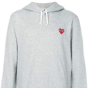 Säljer denna super fina & sköna hoodien från comme des garcons <3 köptes för på nk för 3 000kr. Kan frakta & mötas upp i Malmö, hör av er för frågor ❤️