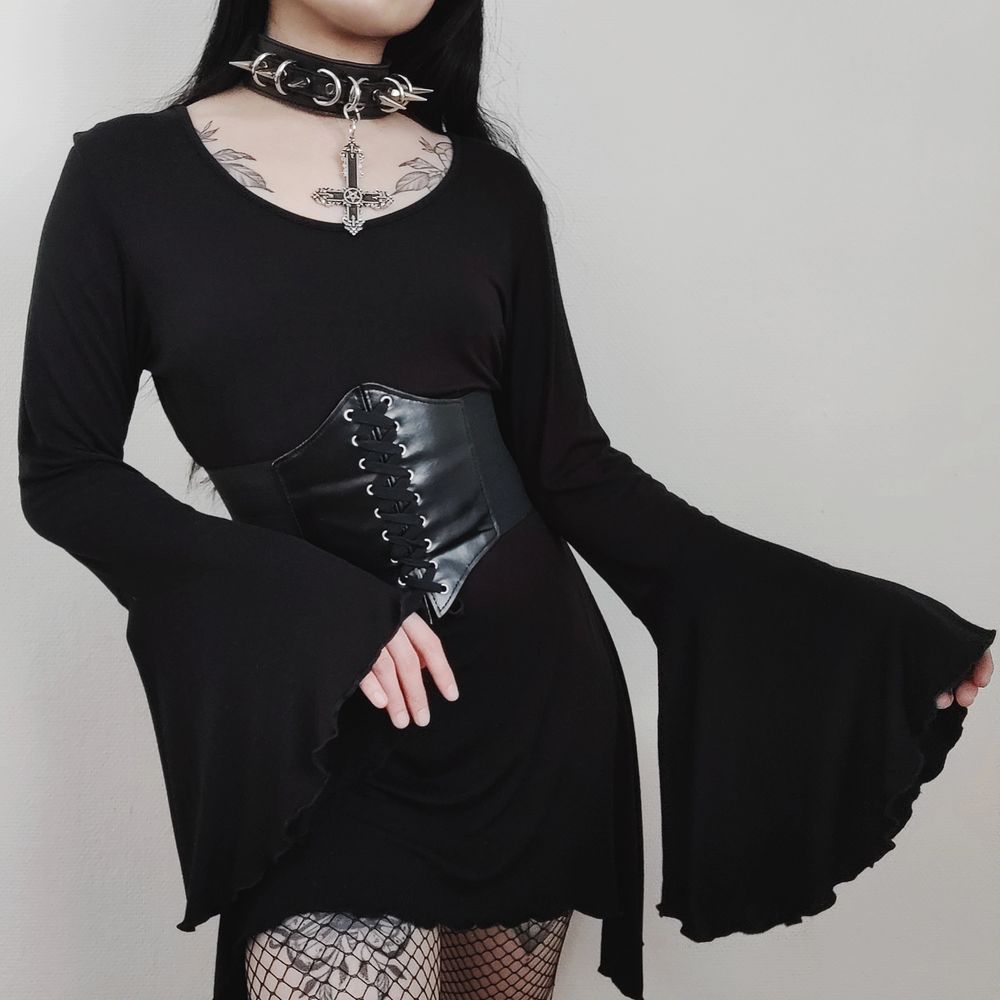 Goth dress 💀🕸️ - Klänningar | Plick Second Hand