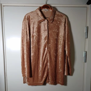 Sammetströja - Kofta/skjorta/tröja i krossat sammet. Mjuk och mysig🌱