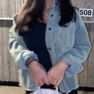 Overshirt manchester  - Grön jacka från zara, knappt använd. Storlek M. 200kr Skriv för mer bilder/videor