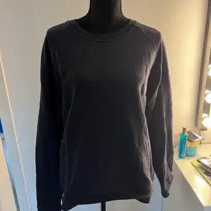 Fin sweatshirt med reflex på ryggen från märket velour!