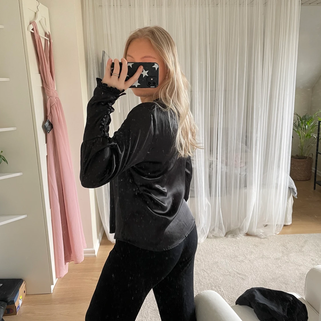 Svart satin blus  - 90