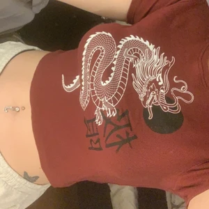 New yorker  - En vinröd t-shirts i storlek S, använd typ 2 gånger 