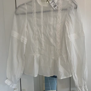 Tunn blus 34 NY! - Tunn fin blus från Kappahl storlek 34 NY med lapp kvar! Ny pris 399kr säljer för 100kr + frakt 😍