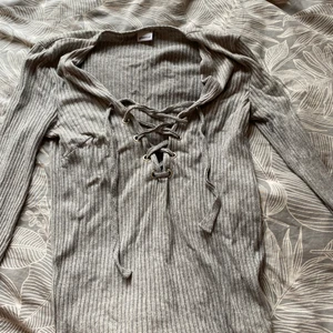 Tröja från Ginatricot - Tröja från Ginatricot med snörning