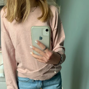 Stickad tröja - Tunn stickad tröja från Zara i en rosa färg, från barnavdelningen strl 152/164 så sitter som en Xs💘💞💞