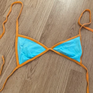 Topp - Säljer denna snygga överdelen i bomull, passar mig som har S. Gratis frakt. Så snygg till sommaren!🤩