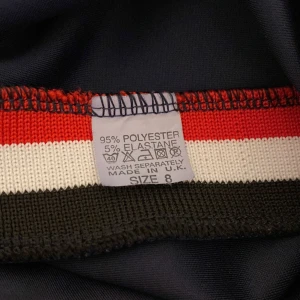 Offshoulder klänning  - Denna klänning är köpt i en butik på Drottninggatan! Super fin men har blivit lite för liten för mig tyvärr. Storlek 8