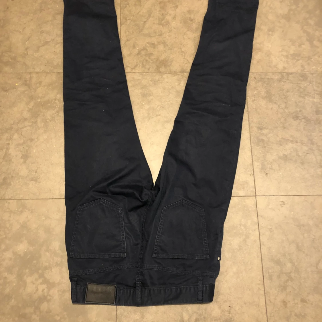 Mörkblå J Lindberg chinos  - 90