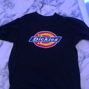 Dickies  - En dickies tröja, bra skick. Används ett par gånger❣️ 