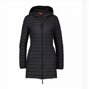 Parajumper irene  - Hej, säljer en parajumper irene i strl S. Inköpt denhär vintern, egna bilder fås vid intresse, 1500 kr