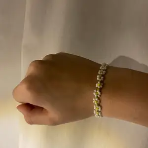 Super söta armband och ringar❤️ finns även fler men man kan skriva privat för bilder på dem❤️ skriv vid minsta intresse eller frågor💓 armbanden kostar 14kr st och ringen kostar 3kr❤️