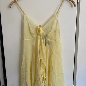 Klänning - Så sjukt fin klänning!!! Aldrig använd. Skriv vid frågor eller fler bilder!