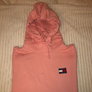 Hoodie, Tommy Jeans  - Rosa hoodie ifrån Tommy jeans💞 oanvänd 
