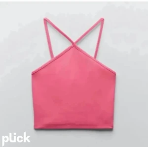 Zara topp - Säljer denna superfina topp från zara i storlek M men passar dock mig som har xs-s i vanliga fall. Endast använd max 4 ggr då den ej kommer till användning så den är i superfint skick. Köparen står för frakt💕