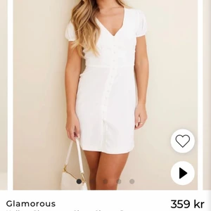 Studentklänning  - Säljer denna klänning som endast är testad en gång för 130kr + 66 kr i frakt 