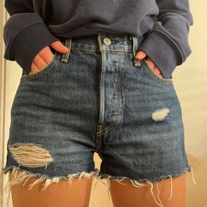 Levis shorts - Jätresnygga shorts från levis som är i nyskick. Säljer pga att dom inte har kommit till användning💕